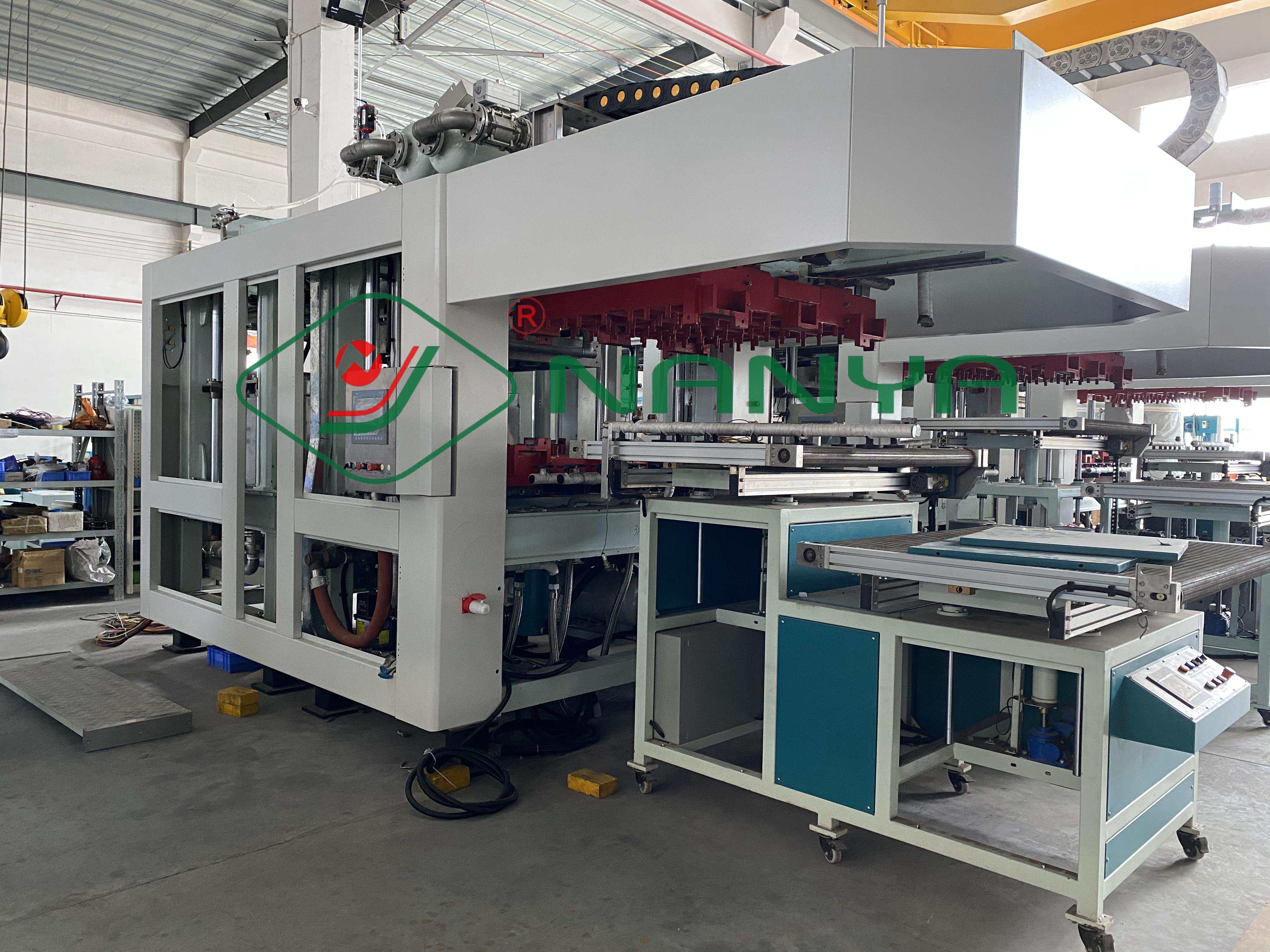 300Kg/H Biodegradable Pulp Molding Tableware Equipment 40 Ton Pressure