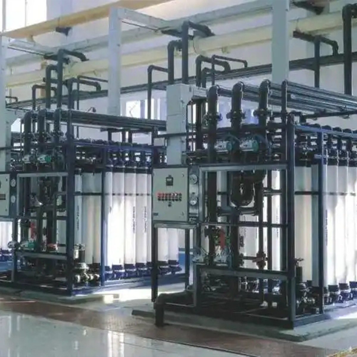 Precision Nanofiltration Device for Separation of Small Molecular Substances