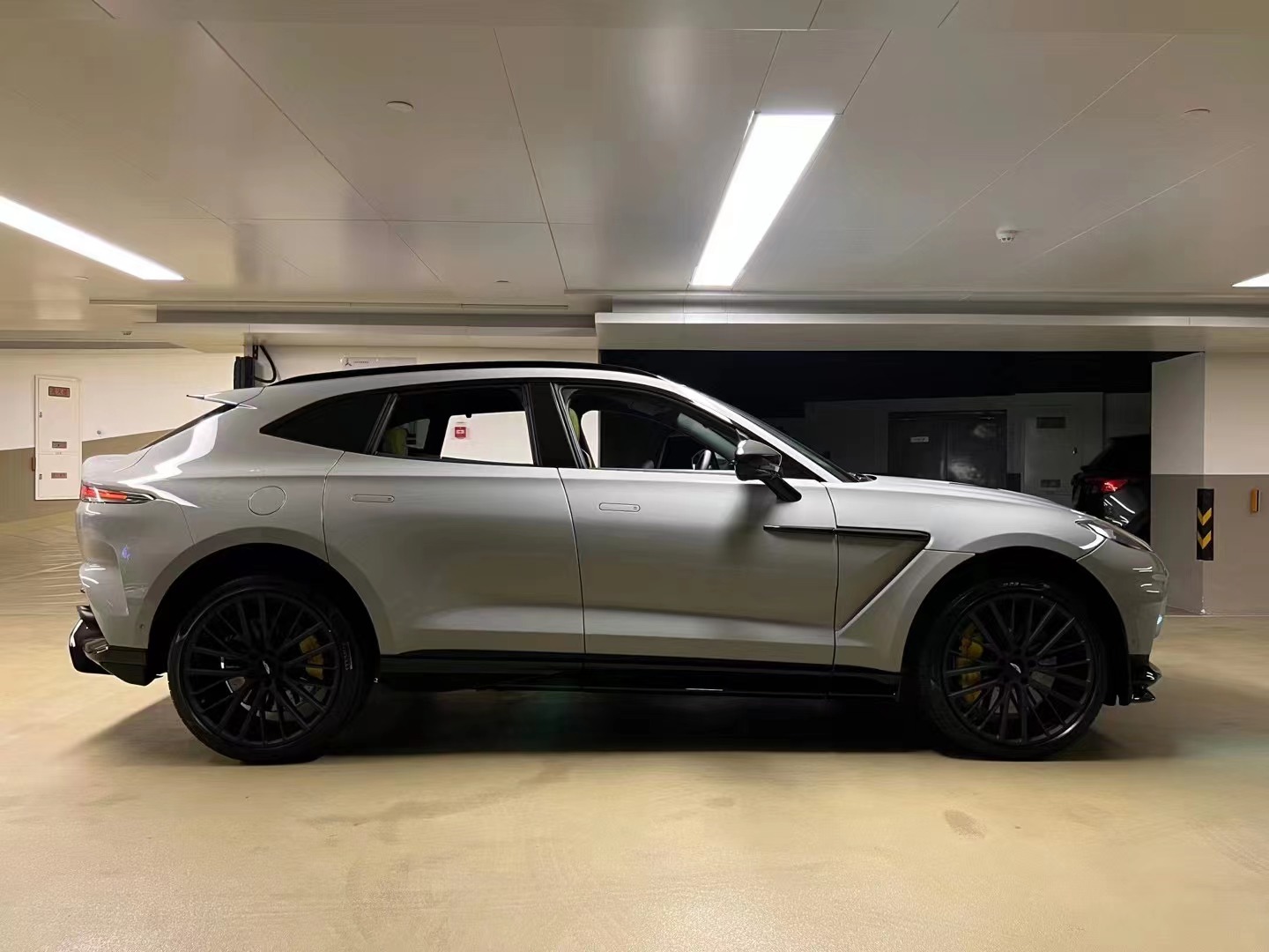 707 DBX Aston Martin Dbx Body Kit Carbon Fiber Rear Bumper With Diffuser