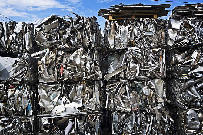 Metal Crusher Machine for Recycling Waste Scrap Metal in Small Size
