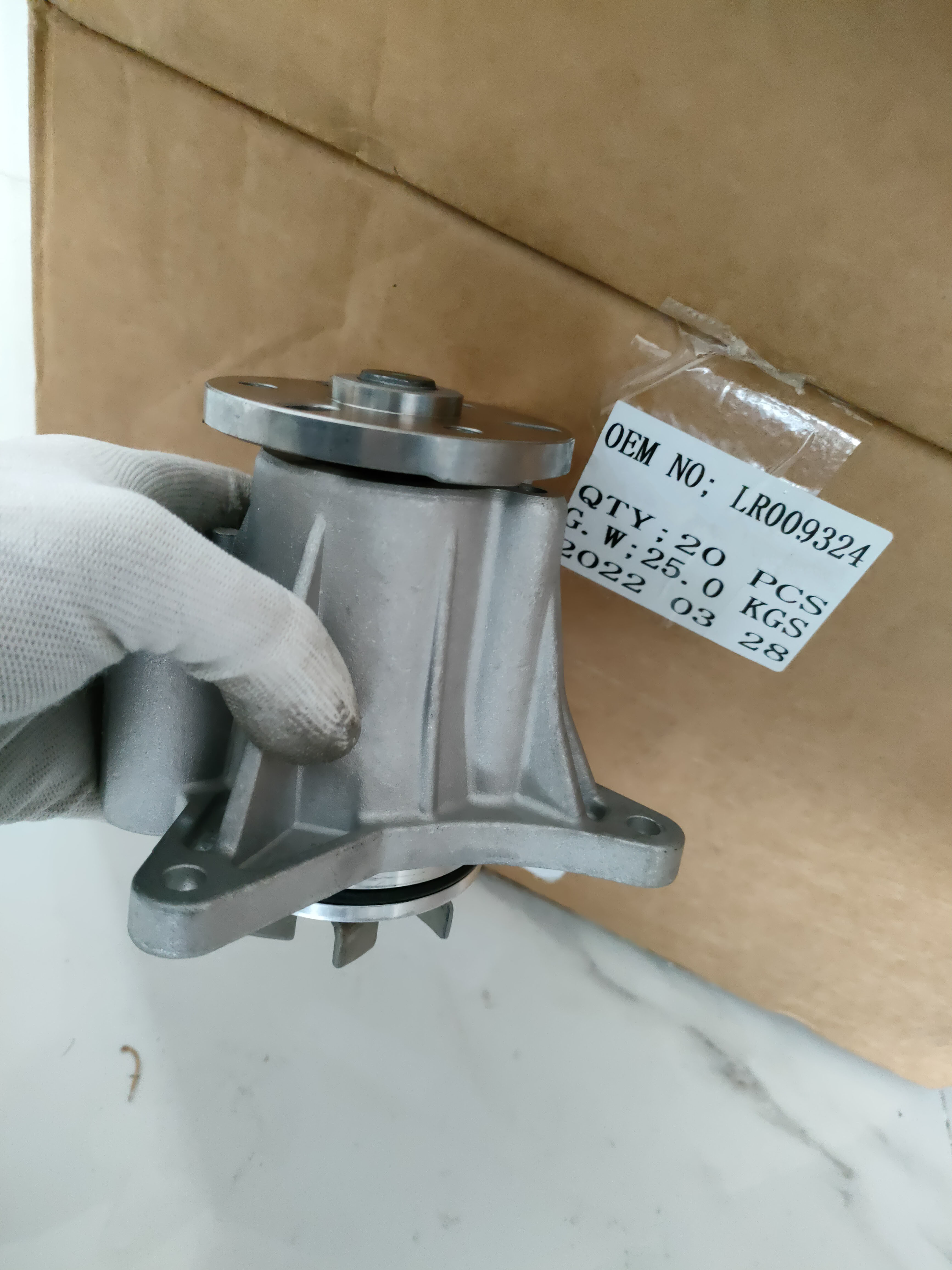 LR009324 LR007602 C2C37824 Water Pump For Land Rover Discovery III L319