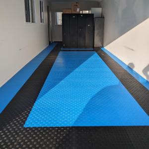 China 2500Lbs Racedeck Diamond Garage Floor Tile Anti Slip For Workshop wholesale