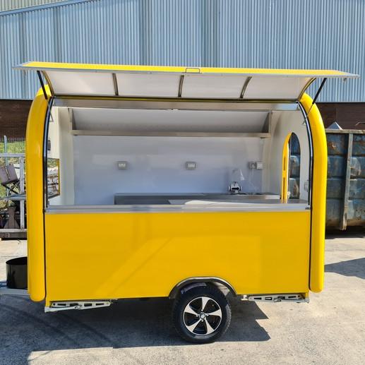 Vacuum Tyre Mobile Food Carts with Grilled Sausage Machine and Stainless Steel