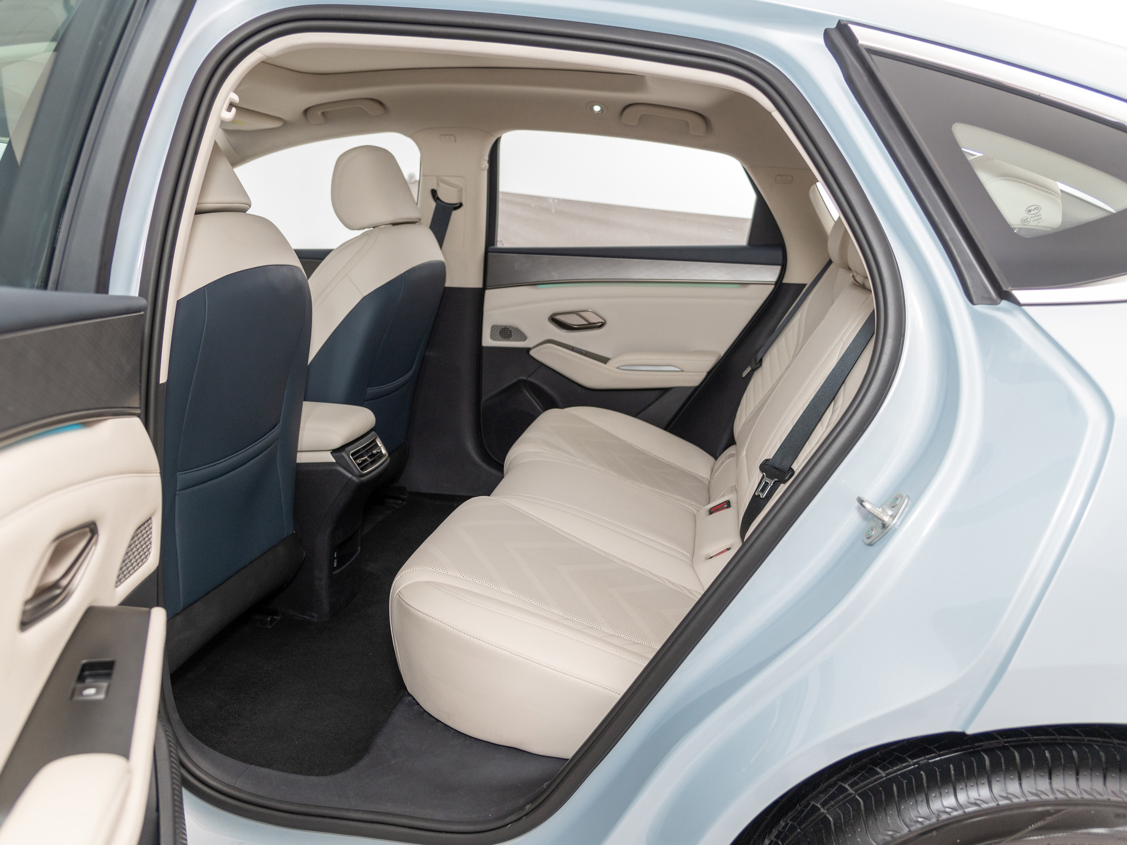 BYD Qin L, D-mi 5.0 technology, comprehensive range 2000KM+. The PHEV with the longest range in China.