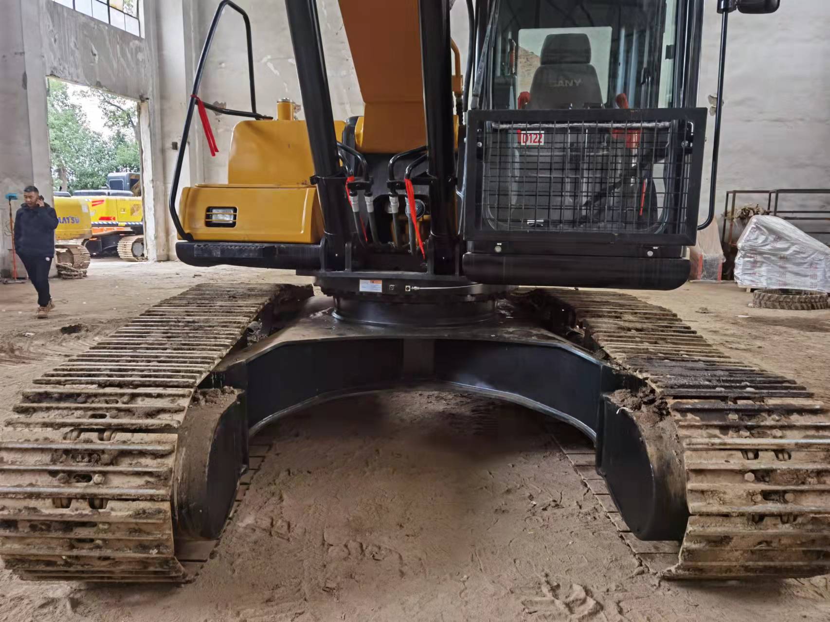 Second Hand ISUZU Engine SANY SY215C Excavator 21ton 1.1m3 Bucket Capacity 2520 Hours Working Time