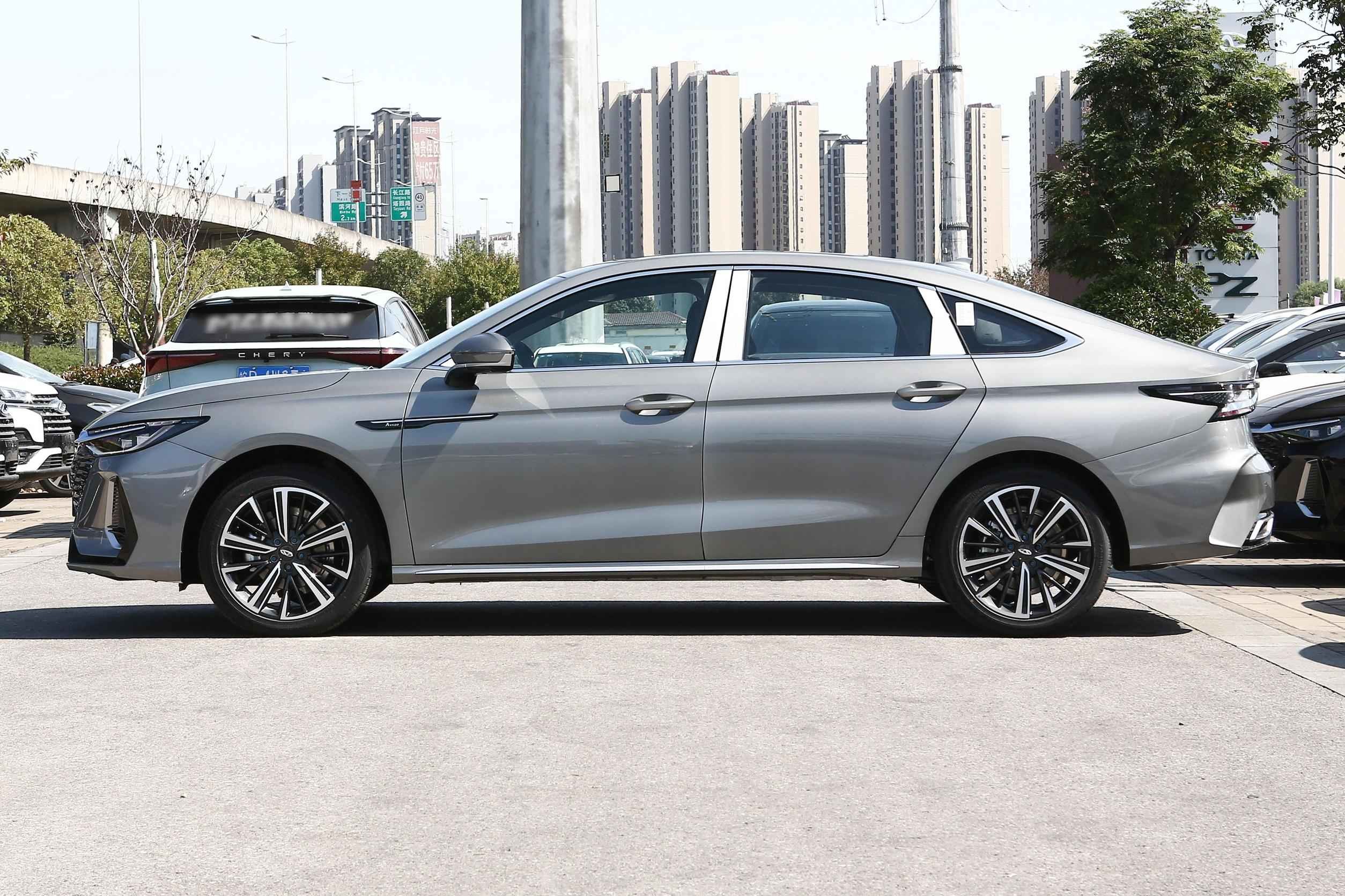 Petrol Fossil Fuel Powered Car Auto Sedan Vehicles 1.6T CHERY ARRIZO 8