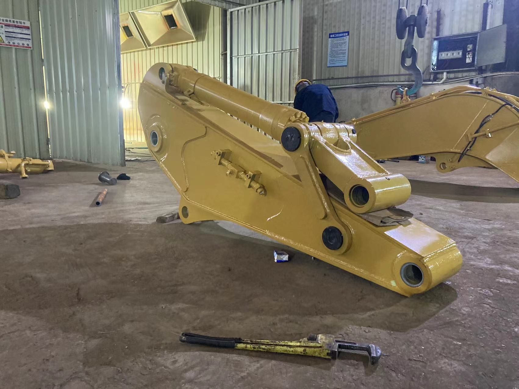 SANY485H Q355B Excavator Tunnel Arm , Antiwear Excavator Short Hammer