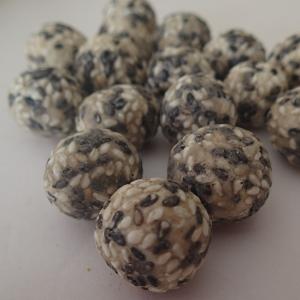 China Black White Sesame Coated Peanuts Baked Crunchy Seaweed Peanut Crackers wholesale