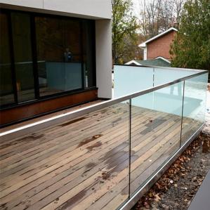 China Weatherproof And Stylish Aluminum Glass Fence With Tempered Panels For Clear Views wholesale