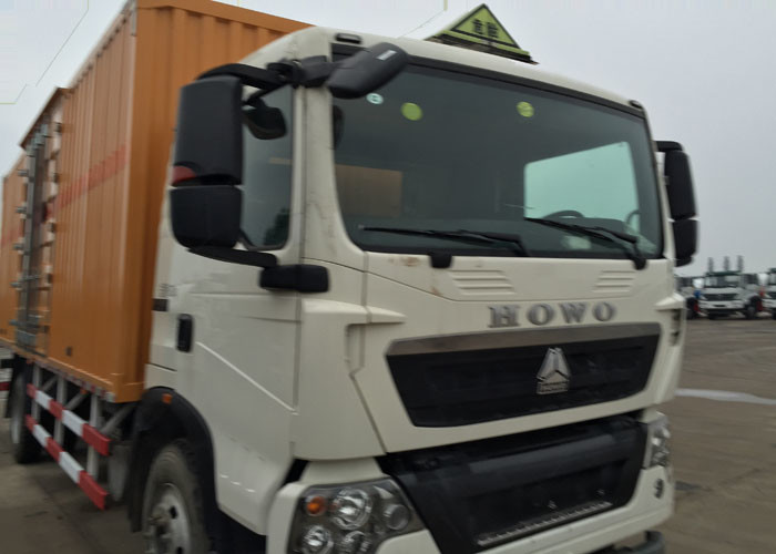 High Security Van Cargo Truck SINOTRUK HOWO 4X2 LHD Euro 2 Lorry Vehicle