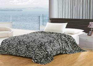 China Printed Zebra Cotton Flannel Sheet Blanket , Wrinkle Resistant Flannel Baby Blanket wholesale