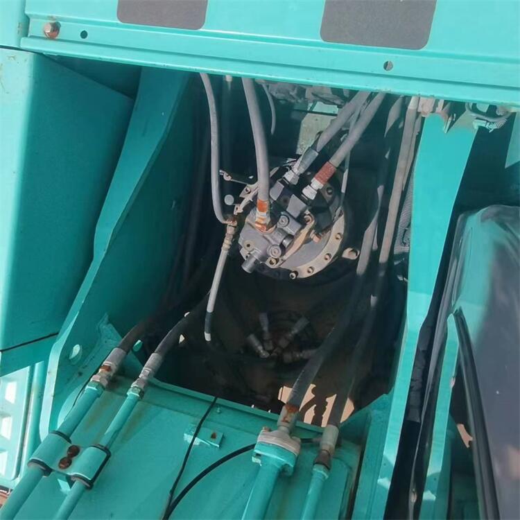 Original Hydraulic Pump Used 26 Ton Kobelco Sk260-8 Sk260 Excavator with HINO Engine