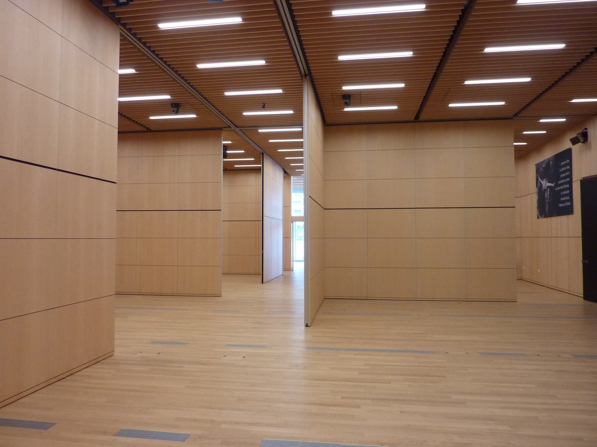 Acoustic Fabric Finish Collapsible Sliding Partition Wall Partner For India ODM