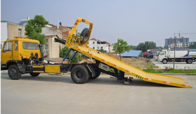 dongfeng 4X2 Flatbed Slide Wrecker Truck for 3ton Light Duty Recovery Truck