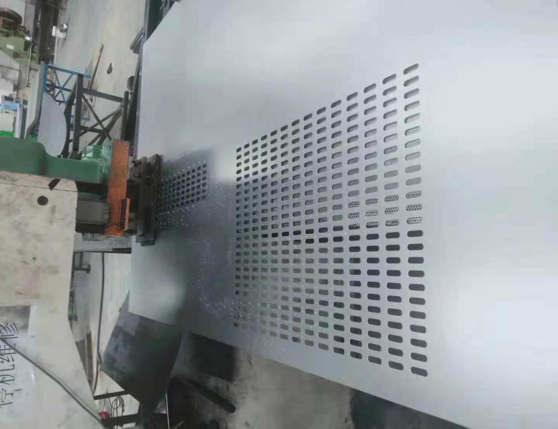 Low Carbon Steel Perforated Metal Mesh Punching 10mm Perforated Mesh Screen