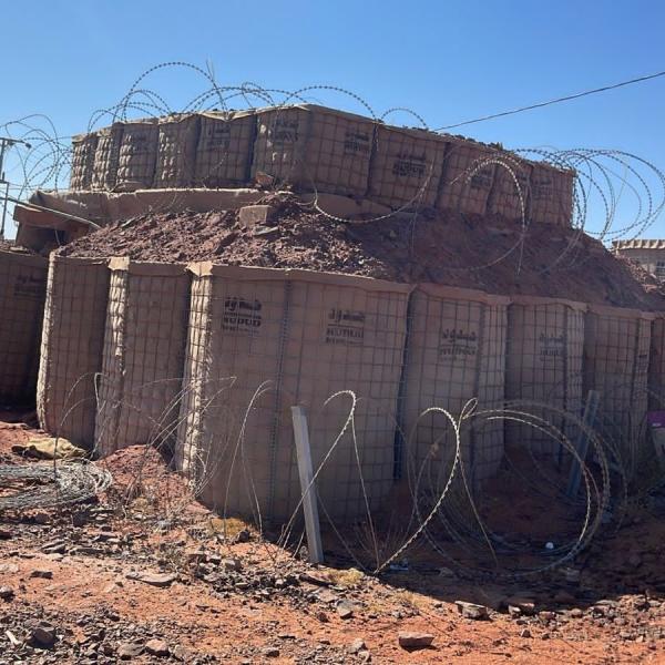 Earth Filled Concertainer For Galfan Welded Gabion Box As Military Hesco