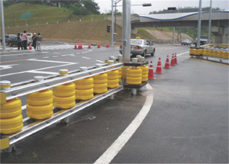 Tunnel Entrances Highway Roller Barrier With Yellow Red