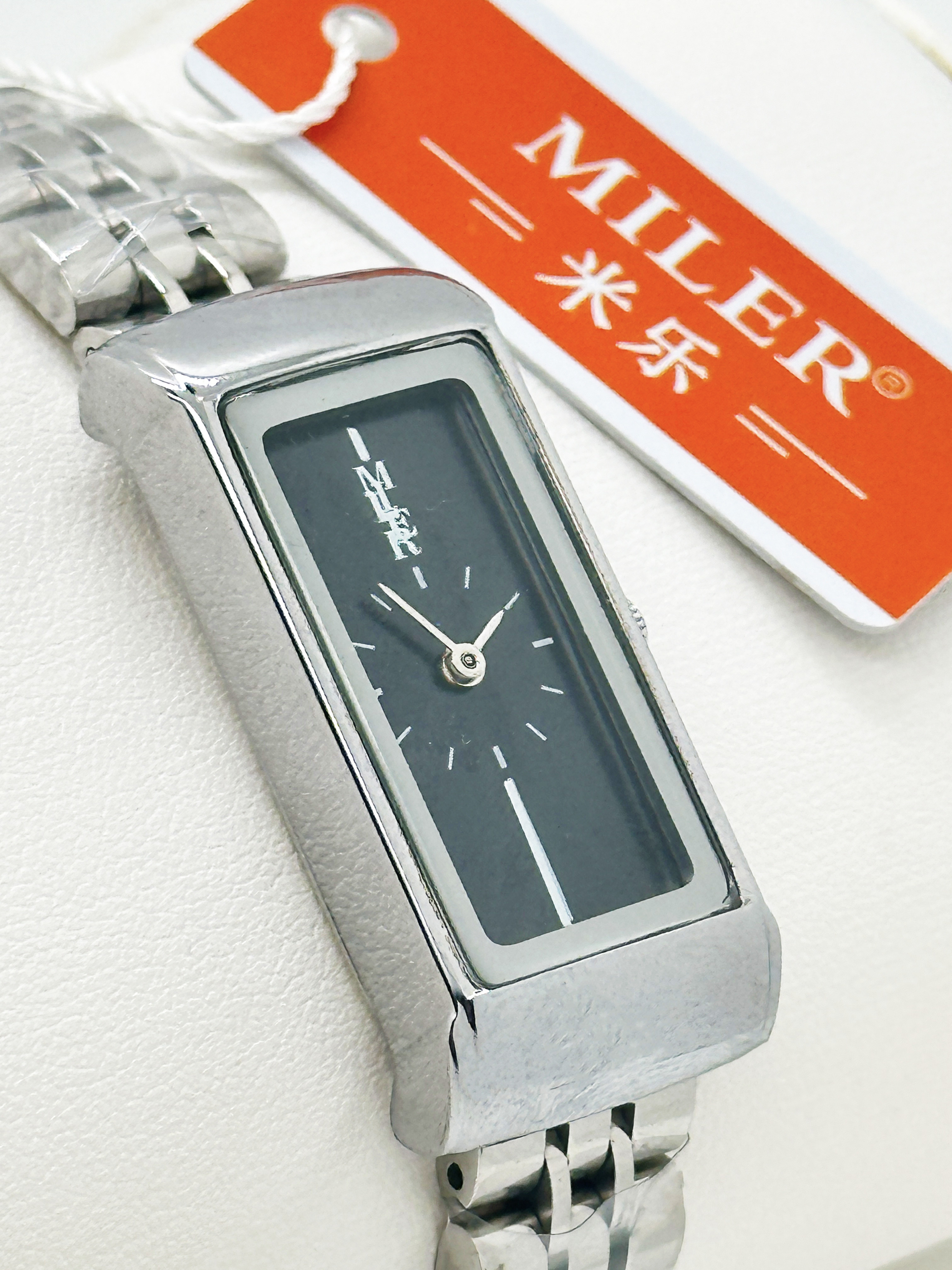 Black Dial Luxury Ladies Stylish Wrist Watch With Stainless Steel Strap