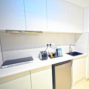 China Custom Design All In One Melamine Modular Kitchen Cabinet Set With Sink For Hotel Furniture wholesale