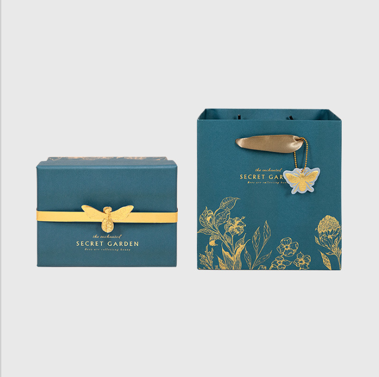 Manufacturer Customized Recyclable Wholesale party personalised gift box with Ribbon