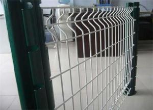 China Residence 3D Steel Triangle Fence Panel Galvanized Wire Square / Peach Post wholesale