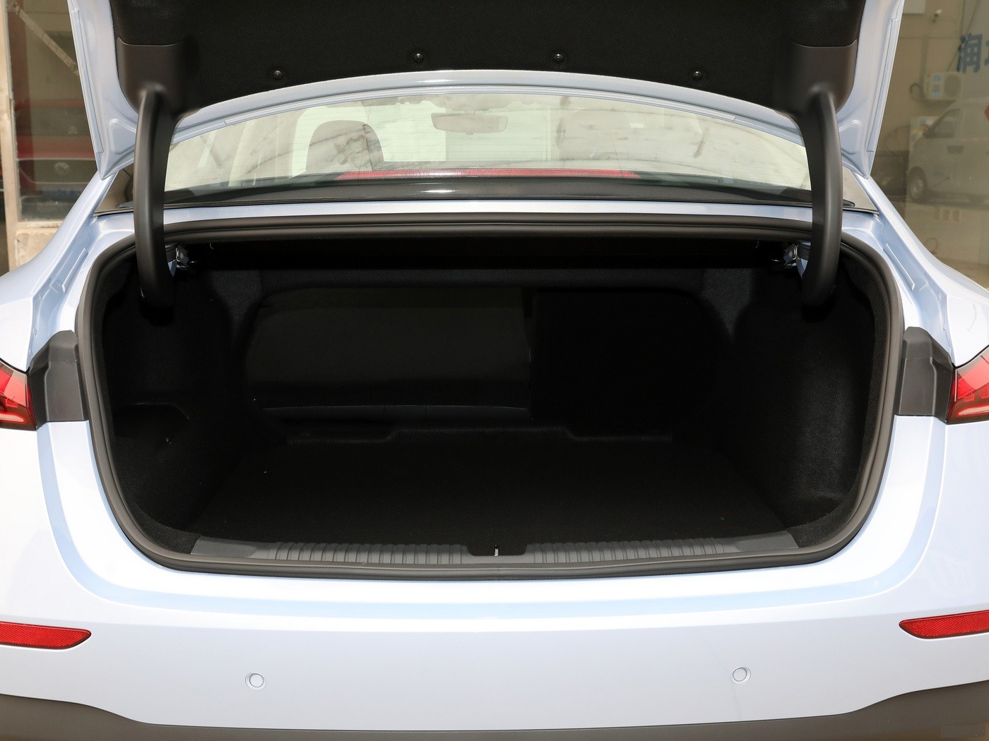 Roewe D7 DMH 125 Beyond Edition Midsize Plug In Hybrid Electric Car Sedan EV