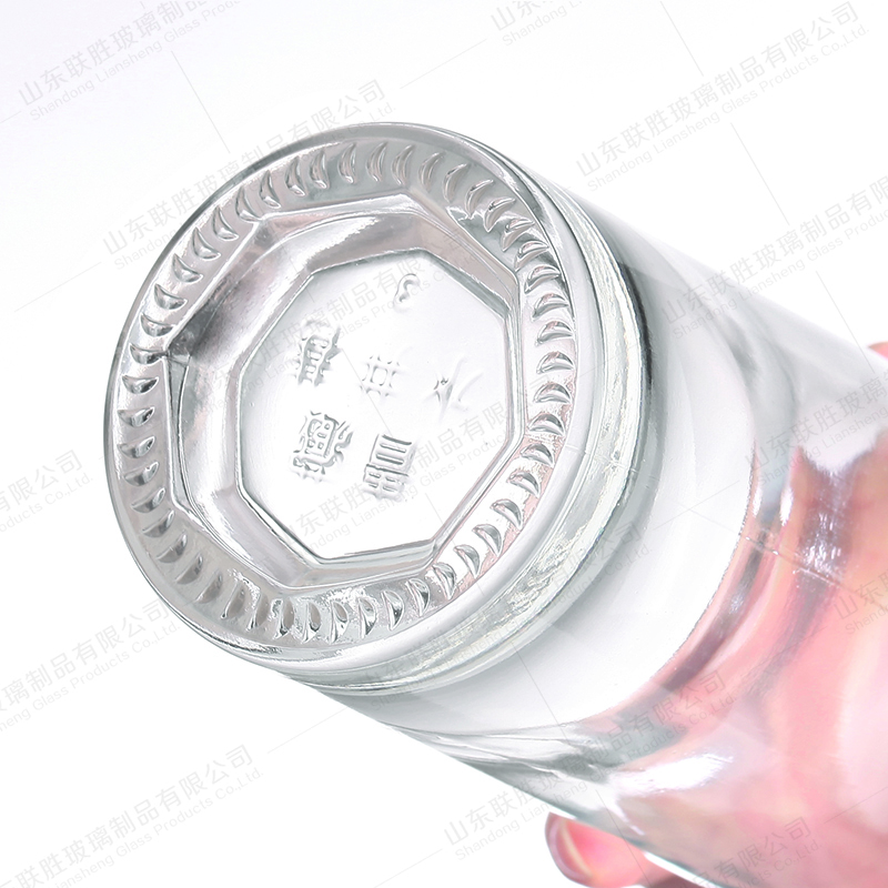 Design Short Neck Thick Bottom Craft Fine Wine Glass Bottle with Colored T Tap