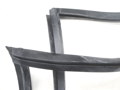Extruded EPDM Boat/Car Weatherstrip Windshield Rubber Rear Gasket Seal/Groove for Tensile Resistance