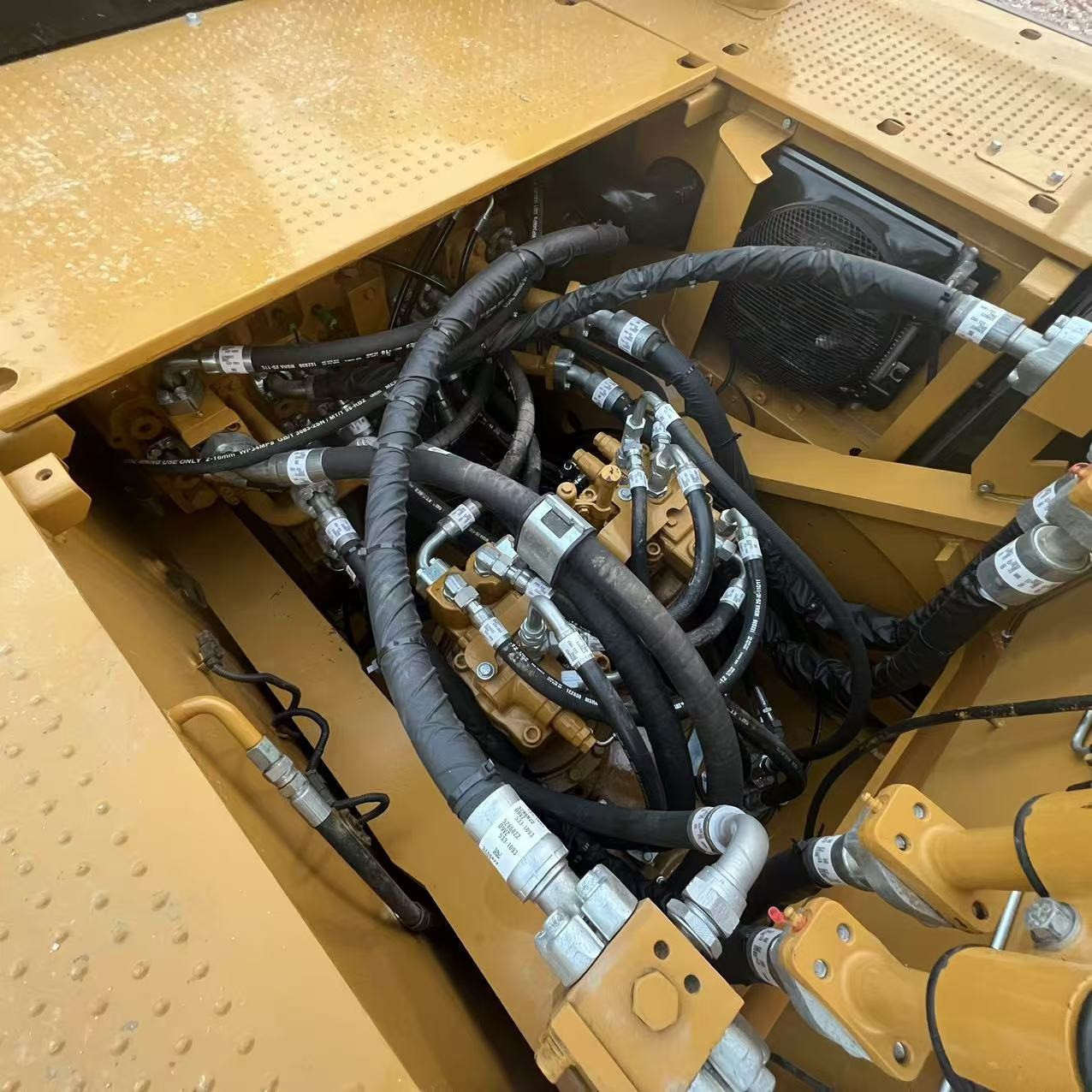 Used Caterpillar 349d2l Crawler Excavator 301kw 49 Tons 3.2m3