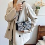 Retro Letter Printed Chain Long Shoulder Strap Women'S Crossbody Bag Closure