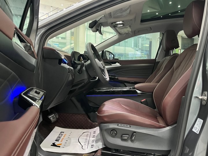 Small VW AWD EV SUV Compact Volkswagen ID6X High Speed