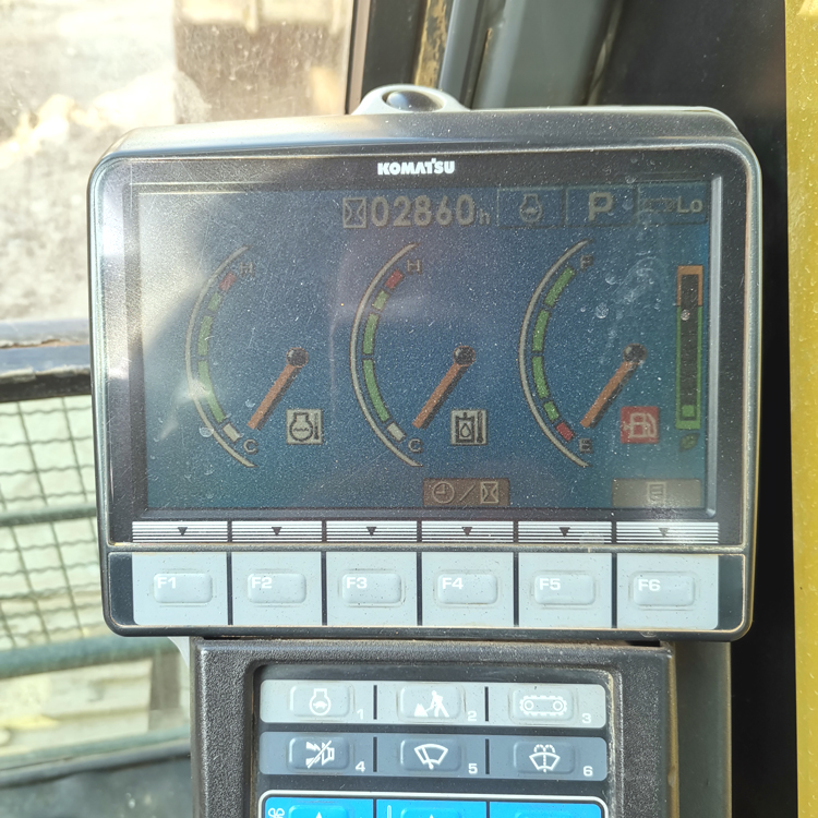 Made in Japan Used Komatsu PC210-8 Excavator 21 Ton with Original Color in Shanghai