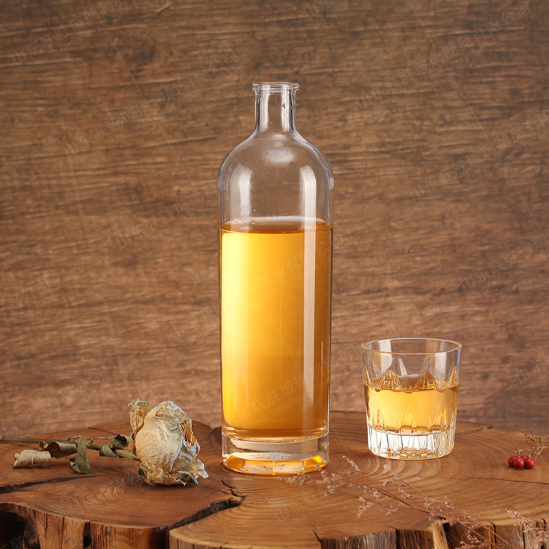 Design Short Neck Thick Bottom Craft Fine Wine Glass Bottle with Colored T Tap