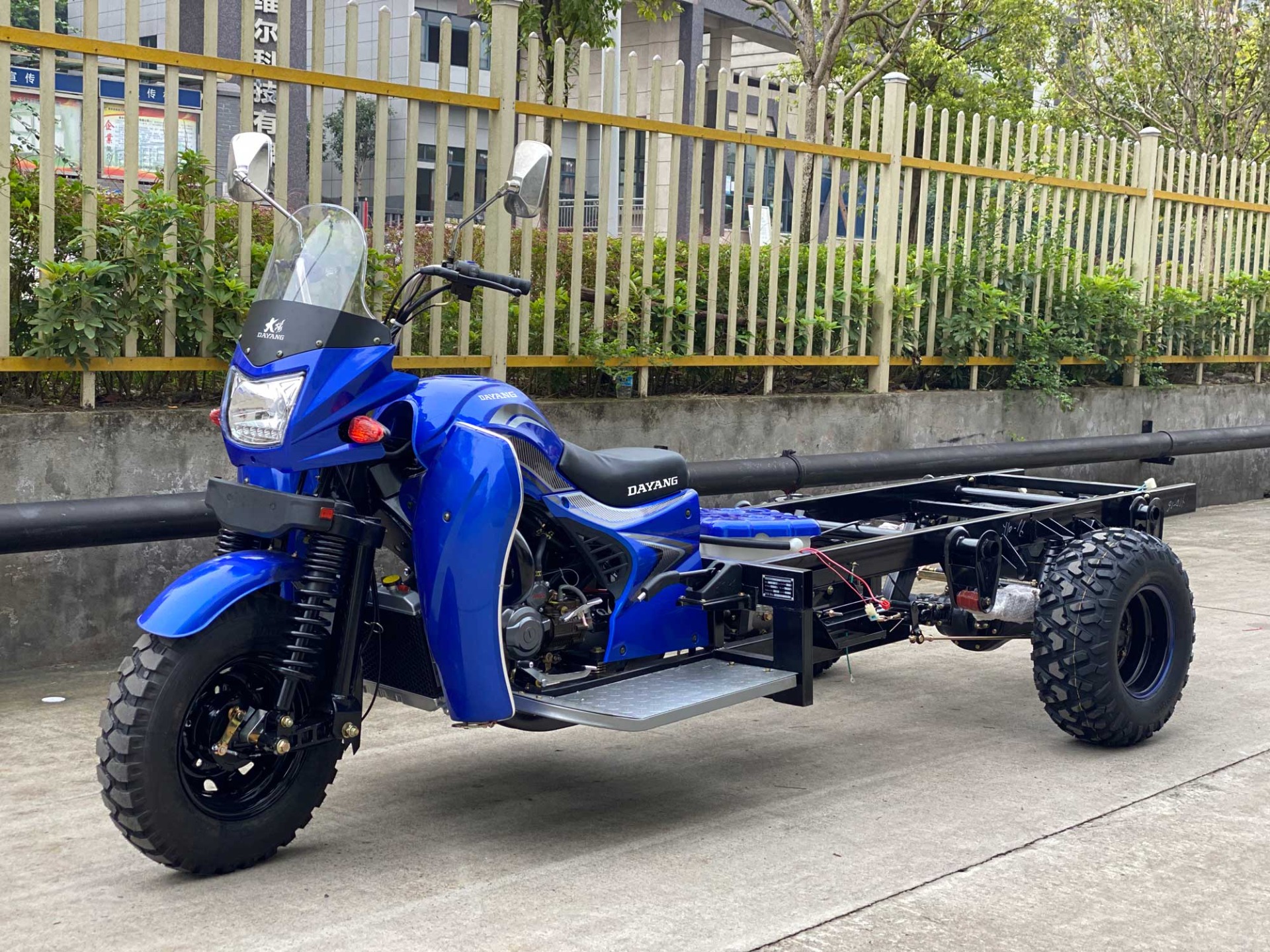 DAYANG 2021 70km/h Rase 300cc Petrol Three Wheels Cargo Tricycle with 5.5-12 Big Sand Tire