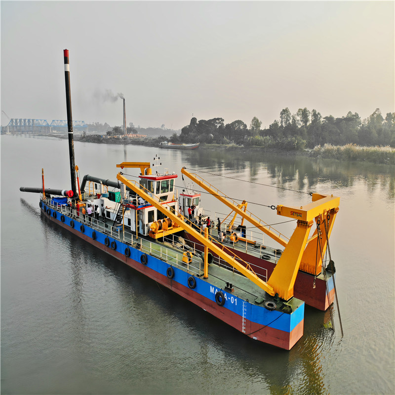Siemens PLC Diesle Engine 24 Inch Cutter Suction Sand Dredger