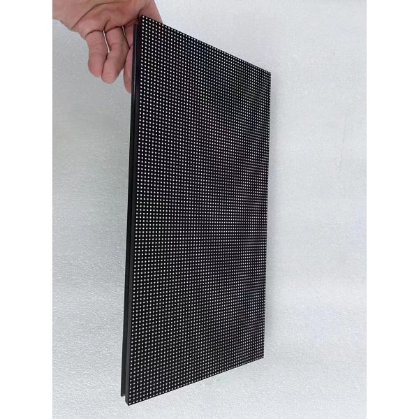 P3.076 Outdoor LED Screen 4500nits IP65 Wall Mounted