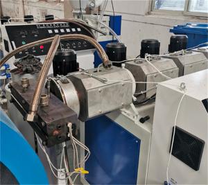 China Horizontal Pp Melt Blown Machine Non Woven Fabric Extrusion Equipment wholesale