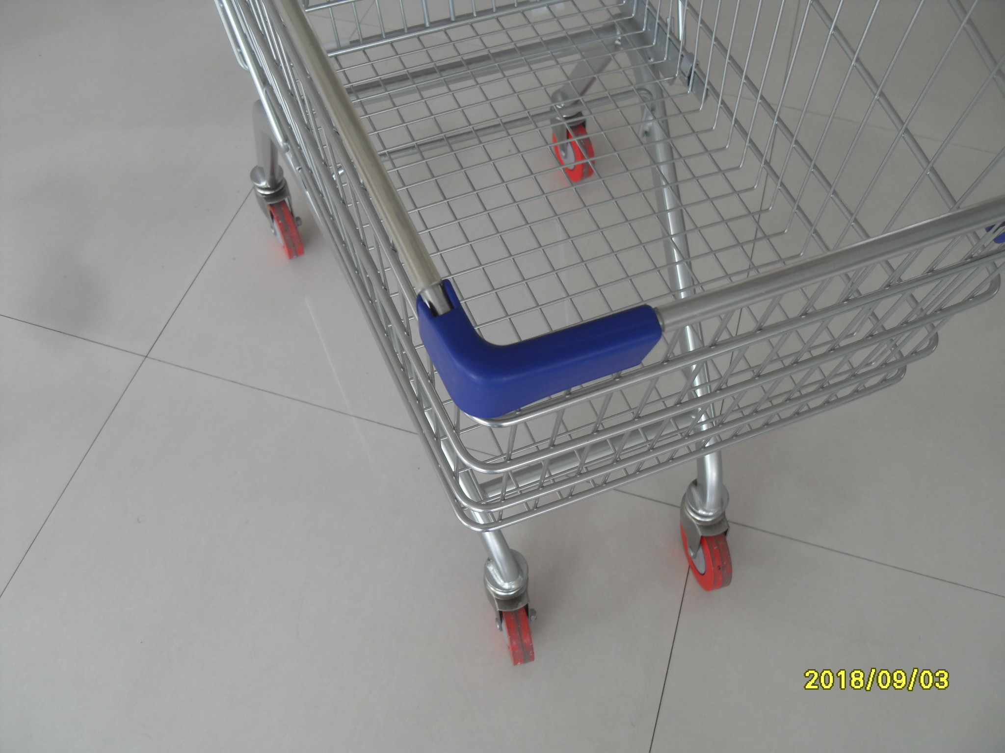 100 L Europe Style Supermarket Grocery Shopping Cart With Four Swivel Casters