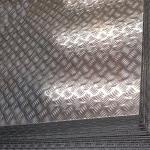 1050 1060 3003 3105 0.3-0.6mm Thick Customized Aluminum Checked Plate For Chest