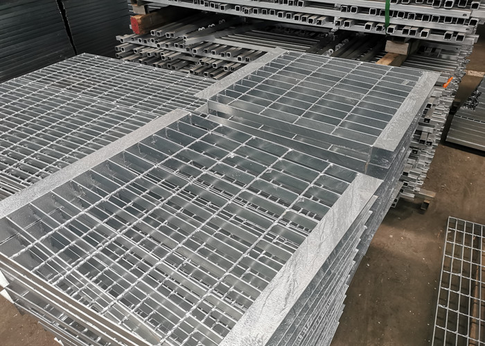 SS316 Skid Proof Galvanised Steel Grating Platform For Building Sidewalks