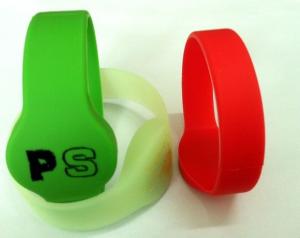 China UHF Silicone Wristband, Soft Silicone Bracelet, EPC GEN2, ISO18000-6C Wristband, Long distance wholesale