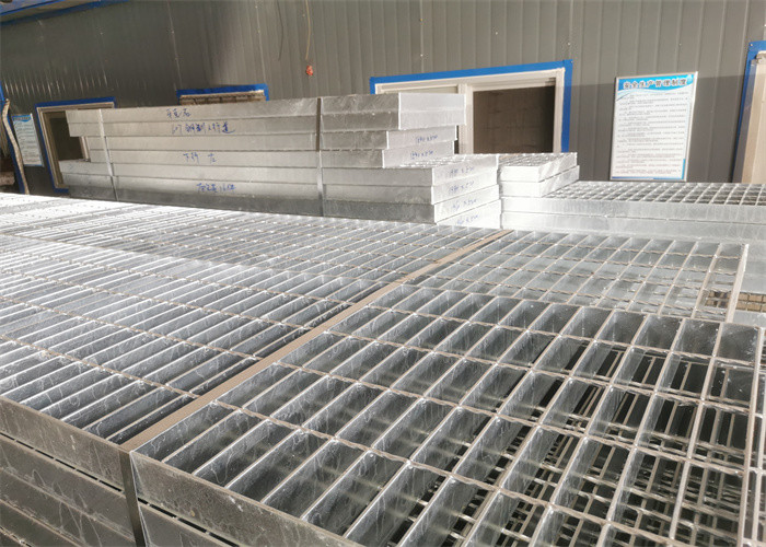 Anti Skid Low Carbon Steel Grating Plate 65x5mm For Stadium Drains