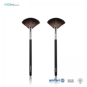 China Raccoon Hair Wooden Handle Makeup Brush For Highlighting Powder on sale