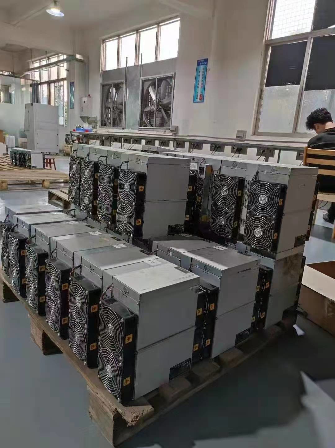 Metal Blockchain BTC Miner Bitmain Antminer S19 XP 140T 3010W