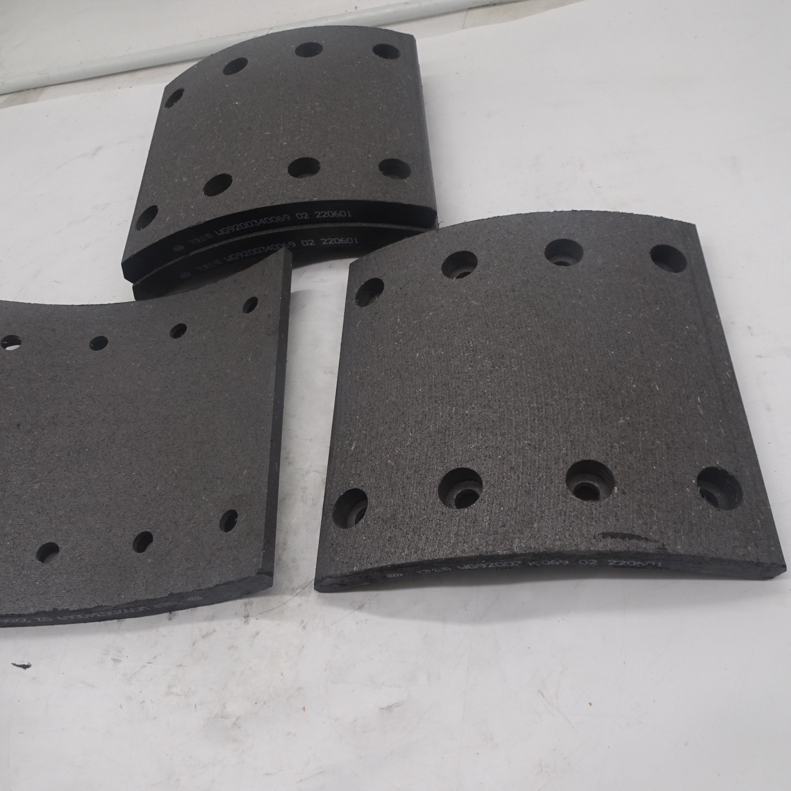SINOTRUK HOWO Truck parts Brake Pad Gold supplier china truck brake pads and brake shoes manufacturer WG9200340069