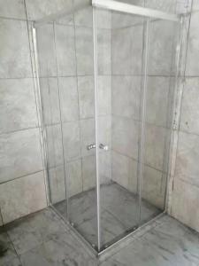 China Metal Frame Full Transparent Glass Square Shower Room 90x90cm wholesale