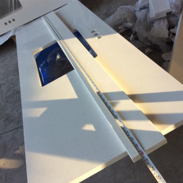 High Hardness White Quartz Kitchen Worktops / Sparkle Quartz Countertops