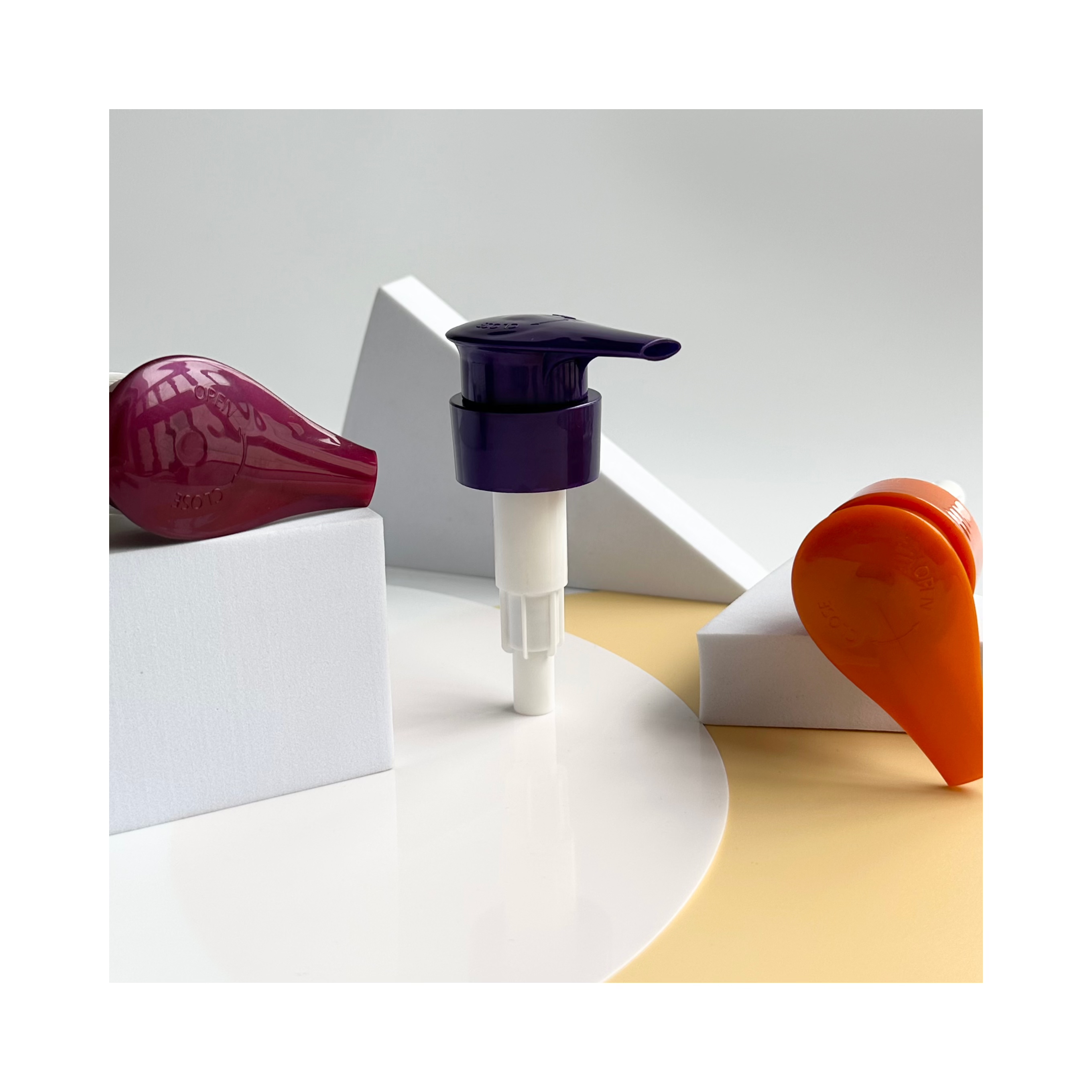 Customized Logo Acceptable Wine Red Big Dispenser Pump Sprayer for Shampoo and Conditioner