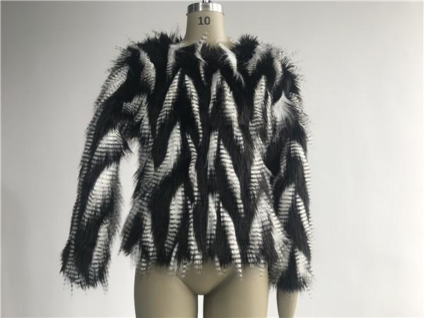 Black / White Short Ladies Faux Fur Coats Round Neckline With 3/4 Sleeve