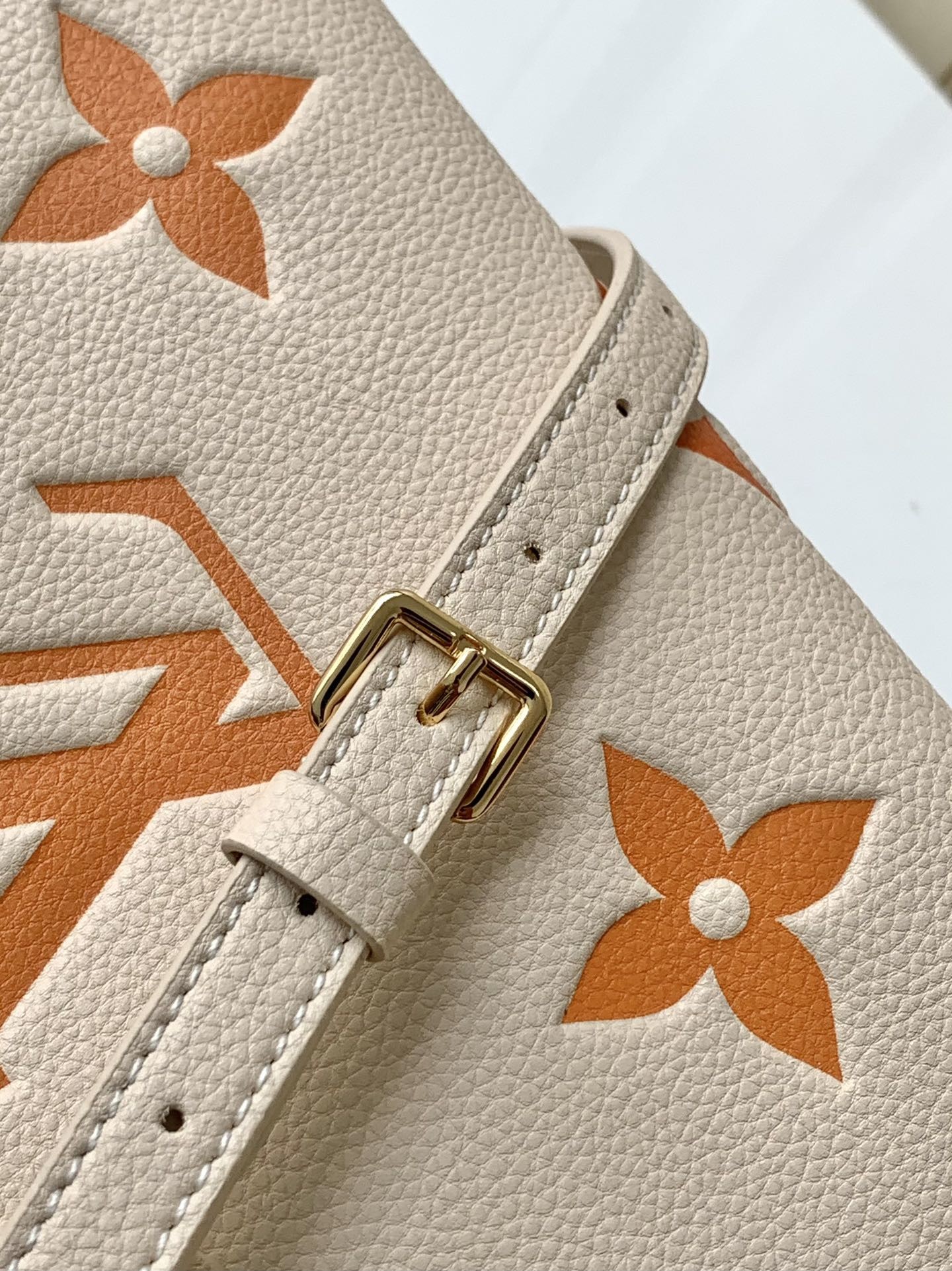Cream Saffron Giant Monogram OnTheGo MM Louis Vuitton Messenger Bag For IPad Mini